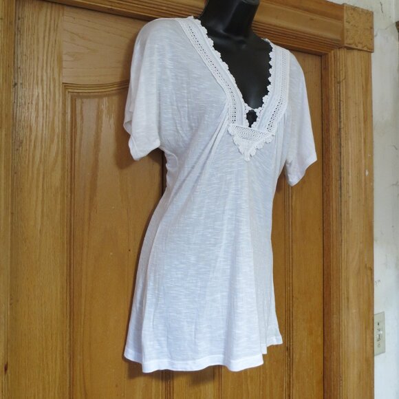 White light weight blouse by Full Tilt - Picture 2 of 9